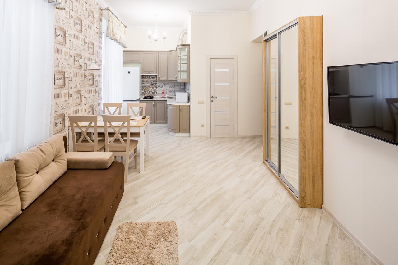 Leogrand Vip Apartments On Udatnogo 4 Lviv Dış mekan fotoğraf