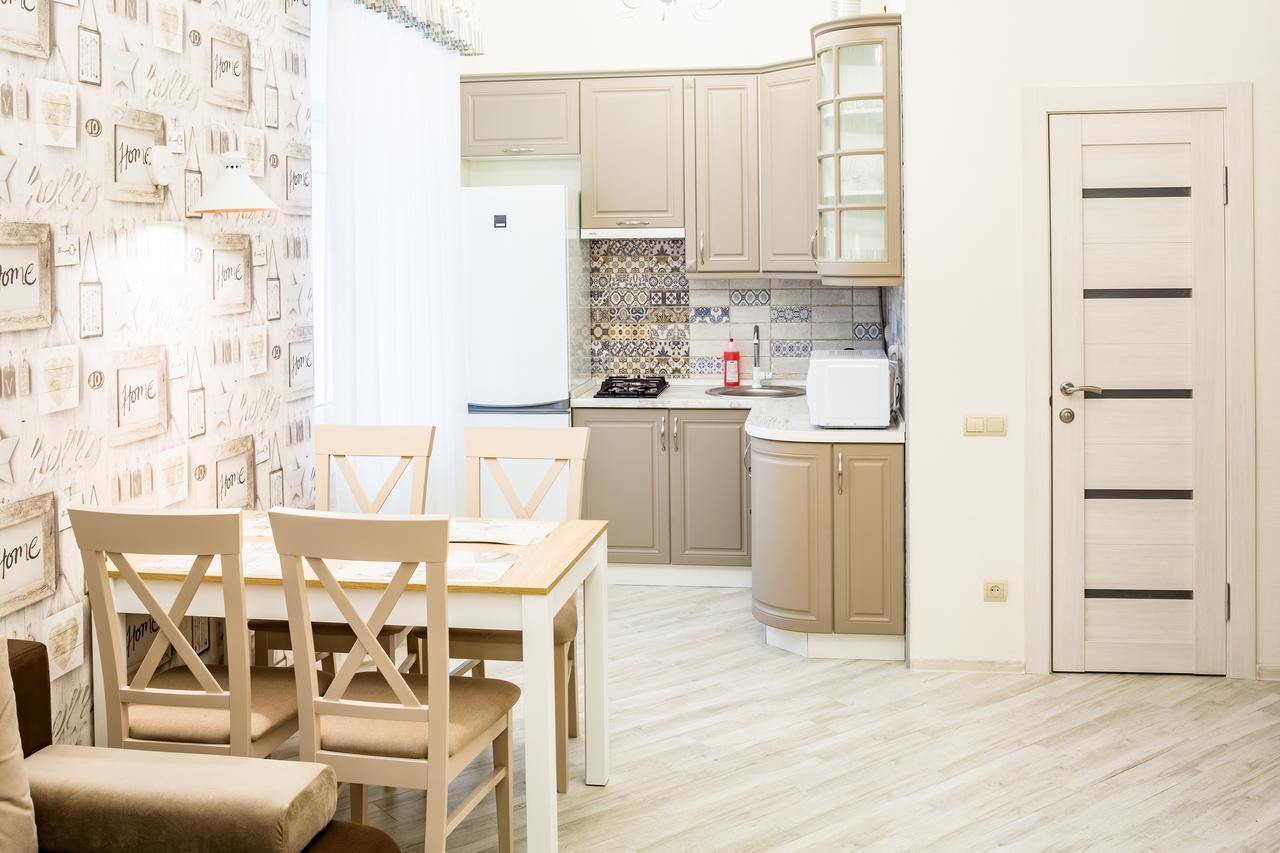 Leogrand Vip Apartments On Udatnogo 4 Lviv Dış mekan fotoğraf
